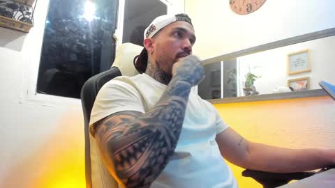 Snapshot of angellatino0 chatting on February 2025 03:43:02 AM angellatino0 online show from February 2025 03:43:02 AM