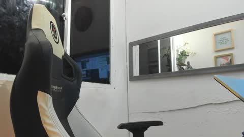 Snapshot of angellatino0 chatting on February 2025 07:02:01 AM angellatino0 online show from February 2025 07:02:01 AM