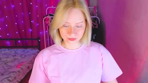 Snapshot of angellisss chatting on March 2026 12:09:01 PM Cutie online show from March 2026 12:09:01 PM