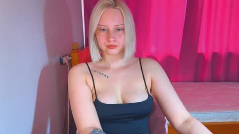 Snapshot of angellisss chatting on May 2026 06:43:02 AM Cutie online show from May 2026 06:43:02 AM