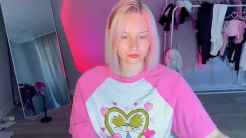 Snapshot of angellisss chatting on May 2026 10:11:02 AM Cutie online show from May 2026 10:11:02 AM