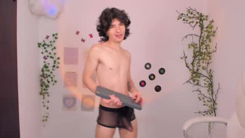 Snapshot of angelo_duarte chatting on September 2025 07:41:01 PM Angel online show from September 2025 07:41:01 PM