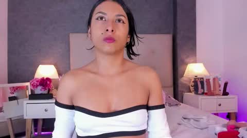 Angela online show from October 2025 11:33:02 AM