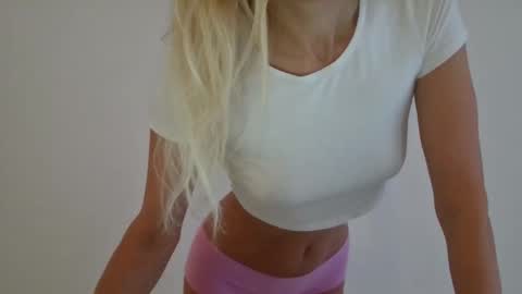 Snapshot of angelsquirting chatting on December 2025 06:53:02 AM Alesia online show from December 2025 06:53:02 AM