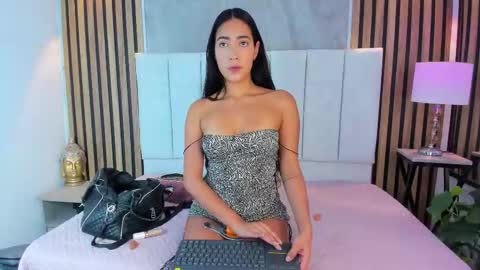 Snapshot of angelss7777 chatting on November 2025 12:32:01 AM Angel online show from November 2025 12:32:01 AM