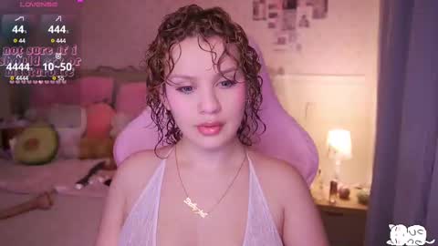 Snapshot of angelytaxx chatting on February 2025 07:02:01 AM Angel online show from February 2025 07:02:01 AM