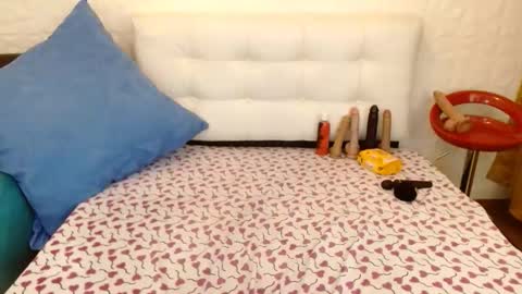 Snapshot of angie_bbw chatting on March 2026 04:24:01 PM Angie online show from March 2026 04:24:01 PM