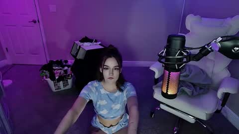 Angie Fae online show from November 2025 03:17:01 AM