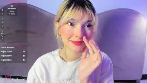 Snapshot of ania_mml chatting on December 2024 08:14:02 PM Ania online show from December 2024 08:14:02 PM