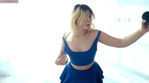 Snapshot of ania_mml chatting on October 2025 09:39:01 PM Ania online show from October 2025 09:39:01 PM