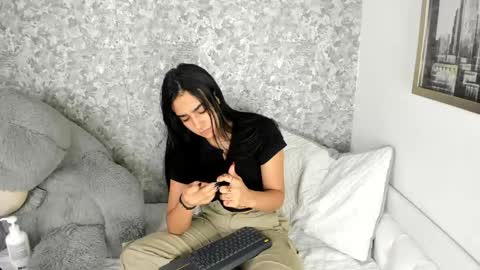 anika_h online show from May 2026 01:05:01 PM
