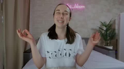 Snapshot of anikabloom chatting on January 2025 08:07:02 AM anikabloom online show from January 2025 08:07:02 AM