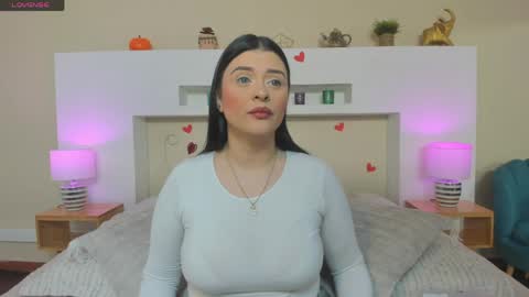 Snapshot of anikaromanof chatting on April 2026 11:28:01 AM Anika Romano online show from April 2026 11:28:01 AM