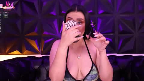 Lauren Anika online show from November 2025 04:01:01 AM