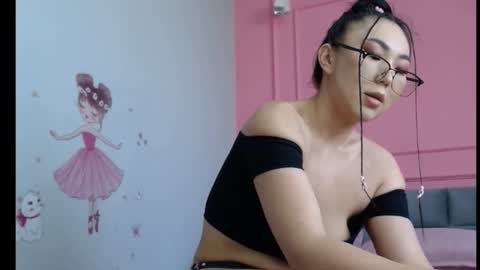 Akimi online show from March 2026 04:05:01 AM