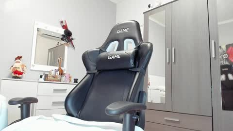 Snapshot of anisialuna_ chatting on December 2024 10:22:02 AM Luna online show from December 2024 10:22:02 AM