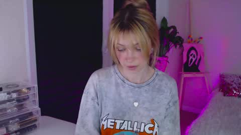 Snapshot of anita_moon_ chatting on April 2026 10:32:02 PM anita_moon_ online show from April 2026 10:32:02 PM
