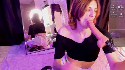 Angel online show from November 2025 07:05:02 PM