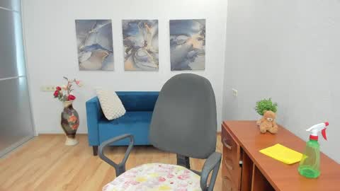 Anna Ditrih online show from June 2026 11:34:01 AM