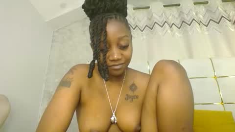 Annabel online show from November 2025 07:05:01 PM