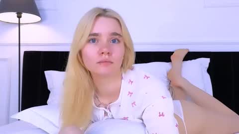 AnnaBelle online show from November 2025 08:14:02 AM