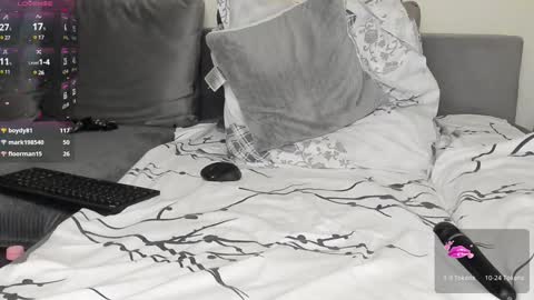 Snapshot of annalucia2 chatting on December 2024 01:57:02 PM lucia online show from December 2024 01:57:02 PM