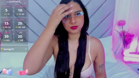 Snapshot of annaqueen_ chatting on January 2025 04:24:01 PM Anna online show from January 2025 04:24:01 PM