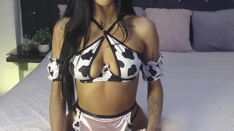 Snapshot of anne_colucci chatting on October 2025 07:27:02 AM Anne online show from October 2025 07:27:02 AM