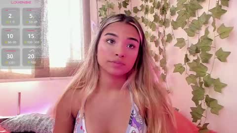 Snapshot of annebull_ chatting on January 2025 06:43:01 PM Anne online show from January 2025 06:43:01 PM