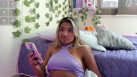 Snapshot of annebull_ chatting on January 2025 08:49:01 PM Anne online show from January 2025 08:49:01 PM