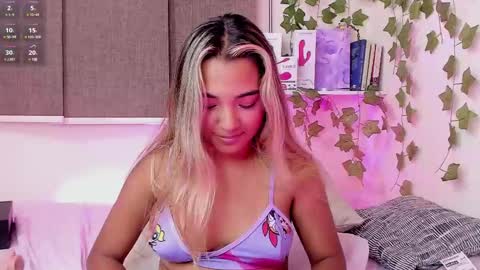 Snapshot of annebull_ chatting on January 2025 03:38:01 AM Anne online show from January 2025 03:38:01 AM