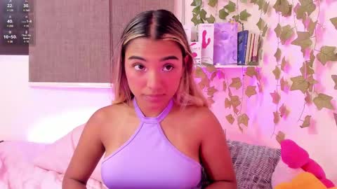 Snapshot of annebull_ chatting on February 2025 01:02:02 AM Anne online show from February 2025 01:02:02 AM