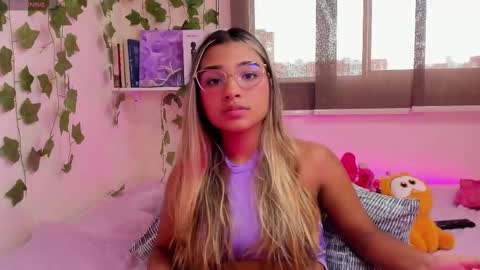 Snapshot of annebull_ chatting on February 2025 09:58:01 PM Anne online show from February 2025 09:58:01 PM