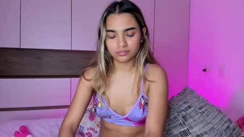 Snapshot of annebull_ chatting on September 2025 11:32:02 AM Anne online show from September 2025 11:32:02 AM