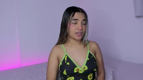 Snapshot of annebull_ chatting on December 2025 05:01:01 AM Anne online show from December 2025 05:01:01 AM