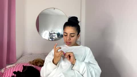 Snapshot of anngela01 chatting on November 2025 05:29:02 AM anngela online show from November 2025 05:29:02 AM