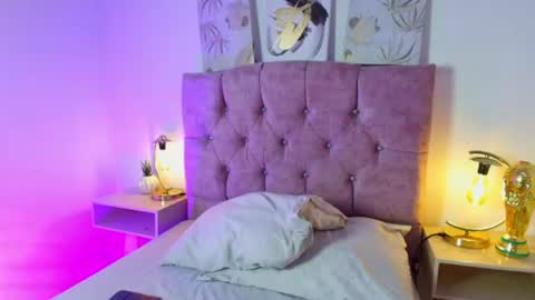Snapshot of annie_bonnie_ chatting on June 2026 12:02:01 PM Annie Bonnie online show from June 2026 12:02:01 PM