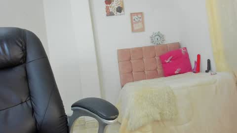 Anna online show from January 2025 11:07:01 PM