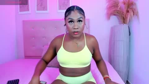Snapshot of annie_dolce_ chatting on June 2026 01:09:02 PM annie_dolce_ online show from June 2026 01:09:02 PM