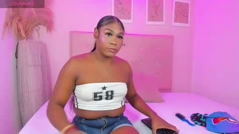 Snapshot of annie_dolce_ chatting on June 2026 01:14:01 PM annie_dolce_ online show from June 2026 01:14:01 PM