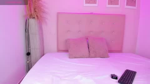 Snapshot of annie_dolce_ chatting on July 2026 01:24:01 PM annie_dolce_ online show from July 2026 01:24:01 PM