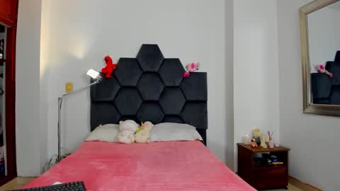 Snapshot of annie_dreams69 chatting on November 2025 09:17:01 PM Annie online show from November 2025 09:17:01 PM