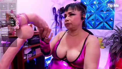 annie online show from February 2025 05:42:02 AM