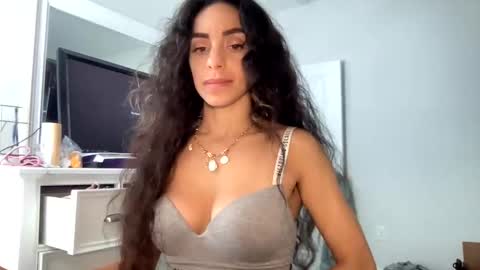 annie_xxx111 online show from September 2025 04:34:02 PM