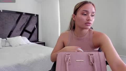 Annie and Stefan online show from December 2025 02:21:01 PM