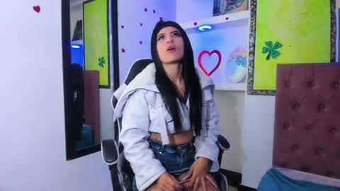 Anniee online show from May 2026 01:05:02 PM