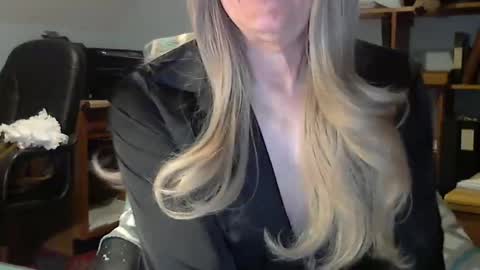 anniegurl online show from April 2026 09:58:01 AM