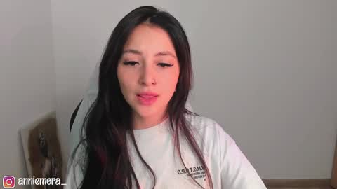 Snapshot of anniemora_ chatting on January 2025 02:14:01 AM Annie online show from January 2025 02:14:01 AM