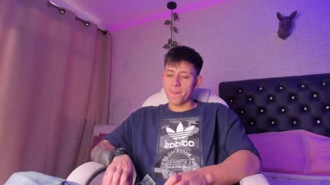 Snapshot of anniie_and_alex chatting on December 2024 01:33:02 PM Annie Alex online show from December 2024 01:33:02 PM