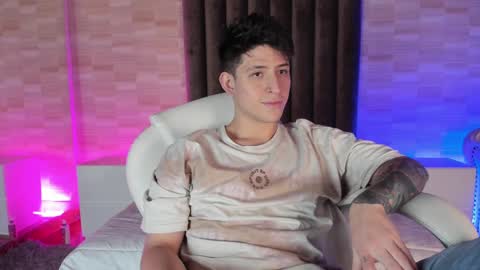 Snapshot of anniie_and_alex chatting on January 2025 02:35:02 PM Annie Alex online show from January 2025 02:35:02 PM